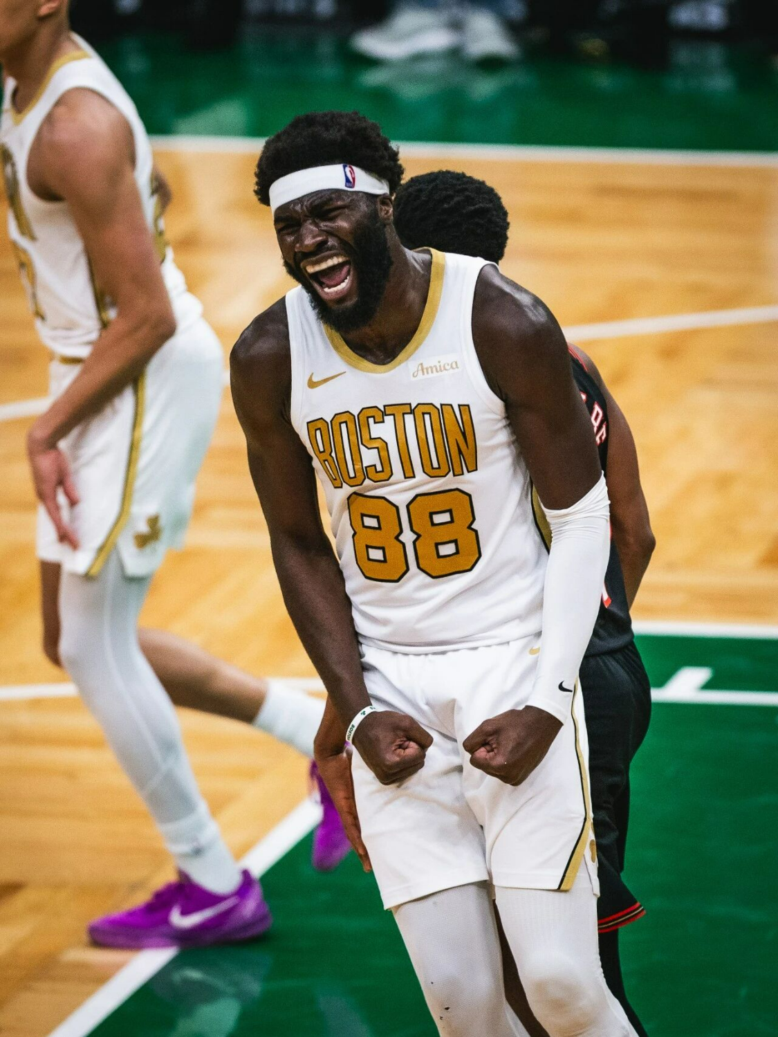 kaiyun-大爆发！单场轰下27+17打爆76人，这可是二轮秀，不愧是绿军啊