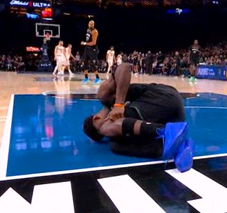 开云官网-爱德华兹左膝过度伸展伤退，队友搀扶离场|nba_新浪体育_新浪新闻